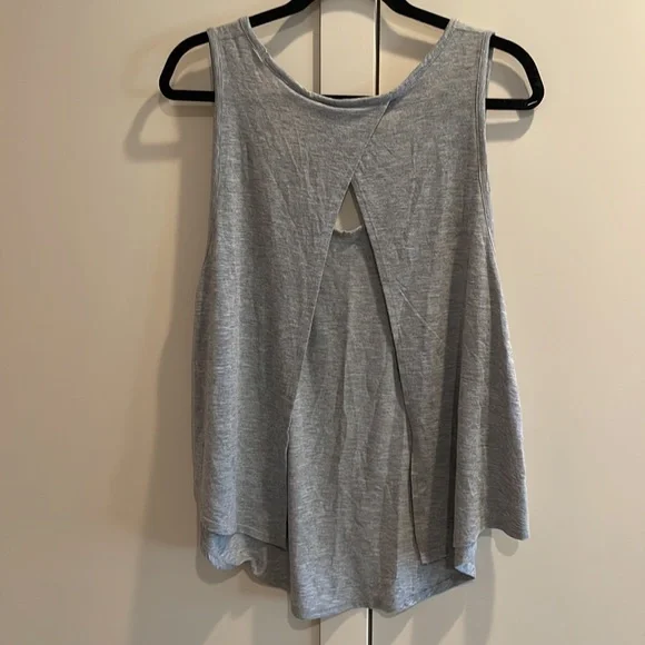 Workout Top - Picture 2 of 3